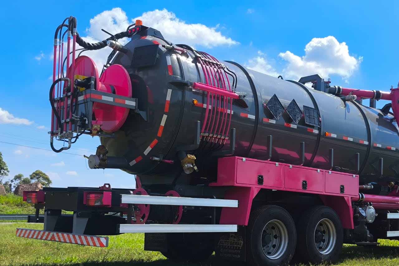 Locação de equipamentos para sucção de lodo