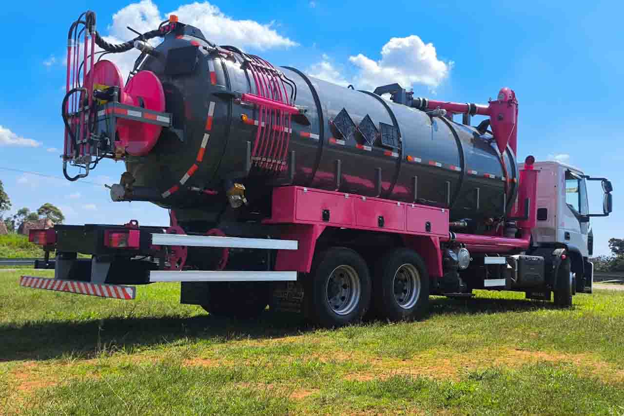 Locação de equipamentos combinados em SP com operador